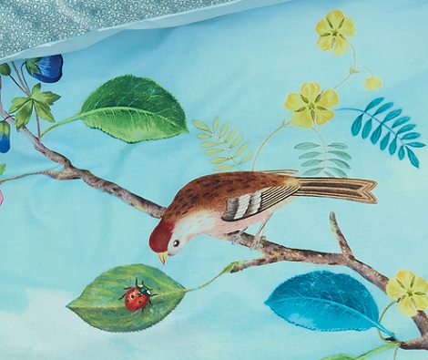 pip dekbedovertrek feeling fruity,vogel,lieveheersbeestje,tak,rood,blauw,goen
